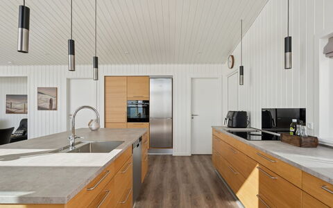 Eljas - 10M from the Sea: Countertop, Kitchen, Flooring, Interior Design, Wood, Floor, Furniture, Cabinetry, Wood Flooring, Ceiling