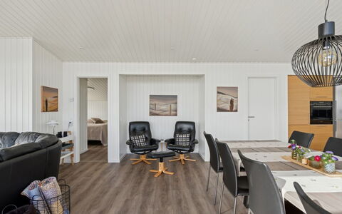 Eljas - 10M from the Sea: Interior Design, Flooring, Wood Flooring, Floor, Furniture, Wood, Ceiling, Couch, Living Room, Laminate Flooring