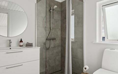 Eljas - 10M from the Sea: Plumbing Fixture, Flooring, Floor, Bathroom, Bathroom Cabinet, Plumbing, Interior Design, Toilet, Tile, Sink