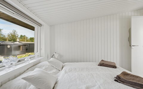Eljas - 10M from the Sea: Wood, Ceiling, Flooring, Floor, Interior Design, Bedroom, Light Fixture, Bed, Bedding, Hardwood
