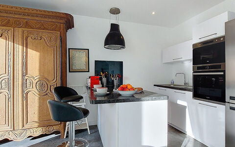 Ker Soizik: Furniture, Interior Design, Flooring, Countertop, Kitchen, Kitchen Appliance, Cabinetry, Floor, Wood, Ceiling