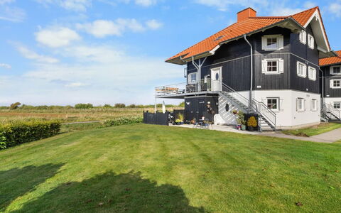 Alitta - 240M from the Sea: Blue, Cottage, House, Home, Farmhouse, Estate, Siding