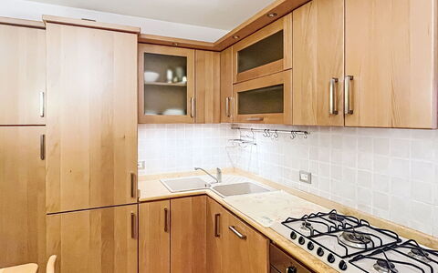 Raggio di Sole: Kitchen Appliance, Kitchen, Countertop, Major Appliance, Cabinetry, Wood, Flooring, Stove, Interior Design, Kitchen Stove