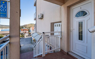 Accommodation:&nbsp;Beach Vibes 110.1