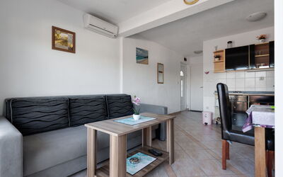 Accommodation:&nbsp;Beach Vibes 110.5