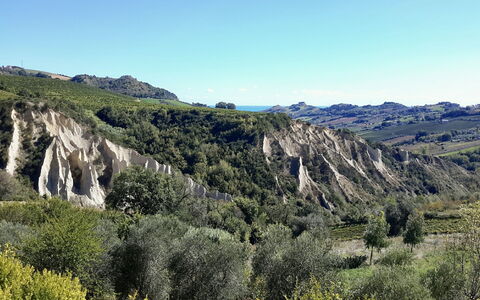 Villa Carciofa: Mountainous Landforms, Mountain, Hill, Vegetation, Natural Landscape, Highland, Terrain, Wilderness, Ecoregion, Landscape