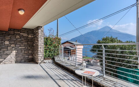 Sant'Anna: Handrail, Balcony, Slope, Mountain Range, Stairs, Daylighting, Porch