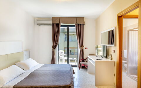 Alghero 600: Apartment, Balcony, Hotel, Bed, Resort, Bed Frame, Bedroom, Penthouse Apartment, Suite