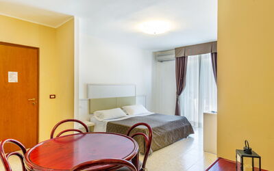 Accommodation:&nbsp;Rina Sea Apartments 600.1