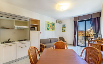 Accommodation:&nbsp;Rina Sea Apartments 600.2