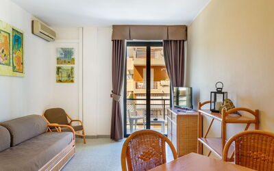 Accommodation:&nbsp;Rina Sea Apartments 600.2