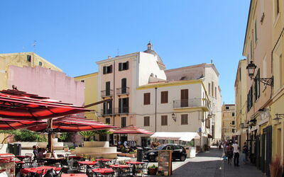 Alghero 600: Building, Window, City, Town, Public Space, Umbrella, Urban Area, Neighbourhood, Street
