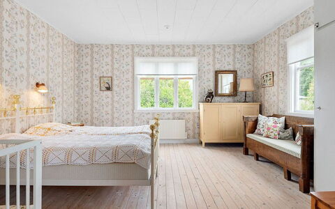 Orranäsgården: Interior Design, Wood, Flooring, Furniture, Bedroom, Floor, Ceiling, Bed, Home, Room