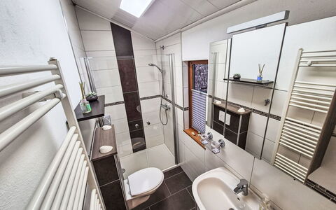 Freigeist: Plumbing Fixture, Tap, Sink, Flooring, Interior Design, Bathroom, Plumbing, Floor, Bathroom Sink, Toilet