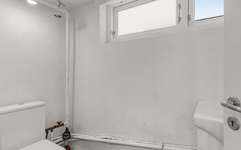 Hanni - 600M from the Sea: Plumbing Fixture, Flooring, Floor, Bathroom, Plumbing, Ceiling, Toilet, Room, Tap, Toilet Seat