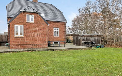 Hanni - 600M from the Sea: Building, House, Roof, Cottage, Home, Residential Area, Rural Area, Brick, Siding, Brickwork