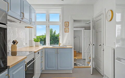 Hanni - 600M from the Sea: Flooring, Kitchen, Interior Design, Cabinetry, Wood, Countertop, Kitchen Appliance, Floor, Ceiling, Cupboard