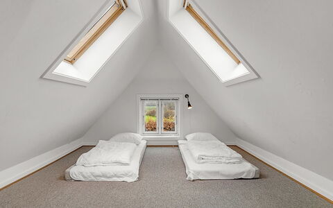 Hanni - 600M from the Sea: Wood, Ceiling, Floor, Interior Design, Flooring, Attic, Room, Bedroom, Daylighting, Bed