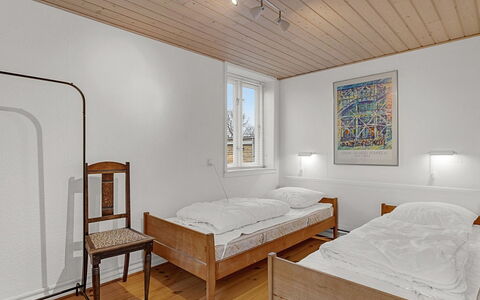 Hanni - 600M from the Sea: Wall, Floor, Flooring, Wood, Interior Design, Ceiling, Bedroom, Furniture, Bed, Wood Flooring
