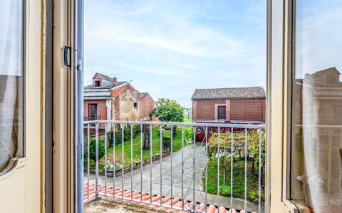 Penango 200: Wall, Apartment, Composite Material, Door, Iron, Metal, Brick, Balcony, Brickwork, Handrail