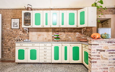 Accommodation:&nbsp;Barba Pipin 200.1