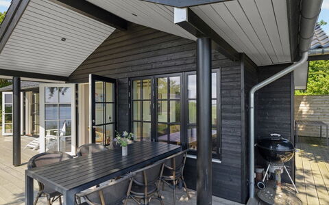 Edvardsine - 40M from the Sea: Blue, Cottage, House, Home, Farmhouse, Estate, Siding