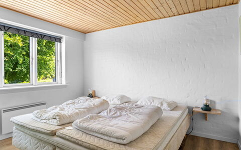 Ina - 210M from the Sea: Wood, Ceiling, Interior Design, Bedroom, Flooring, Bed, Floor, Bedding, Bed Sheet, Furniture
