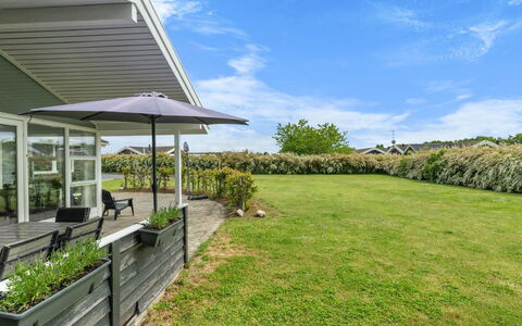 Moa - 350M from the Sea: Grass, Shrub, Home, Land Lot, Roof, Groundcover, Lawn, Garden, Shade