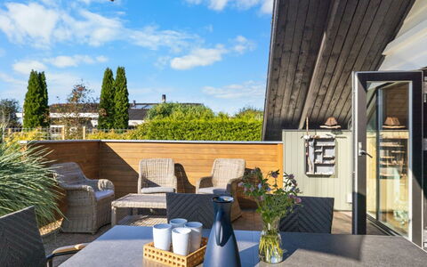 Allin - 350M from the Sea: Blue, Shrub, Cottage, Groundcover, Garden, Estate, Shade, Landscaping, Farmhouse, Eco Hotel