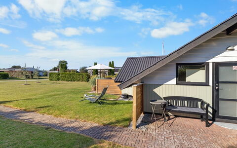 Allin - 350M from the Sea: Blue, Shrub, Cottage, Groundcover, Garden, Estate, Shade, Landscaping, Farmhouse, Eco Hotel