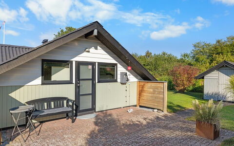 Allin - 350M from the Sea: Blue, Shrub, Cottage, Groundcover, Garden, Estate, Shade, Landscaping, Farmhouse, Eco Hotel