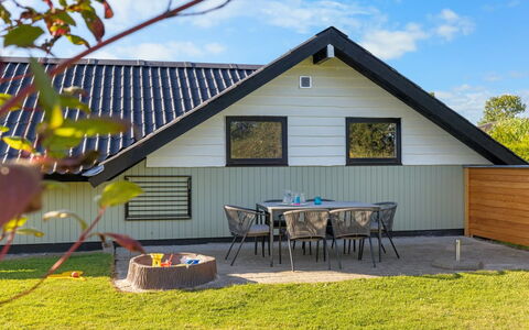 Allin - 350M from the Sea: Blue, Shrub, Cottage, Groundcover, Garden, Estate, Shade, Landscaping, Farmhouse, Eco Hotel