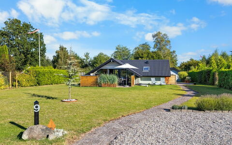 Allin - 350M from the Sea: Blue, Shrub, Cottage, Groundcover, Garden, Estate, Shade, Landscaping, Farmhouse, Eco Hotel