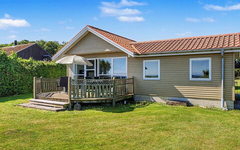 Astrath - 10M from the Sea: Cottage, Home, Porch, Siding, Lawn, Farmhouse, Yard, Estate, Shade