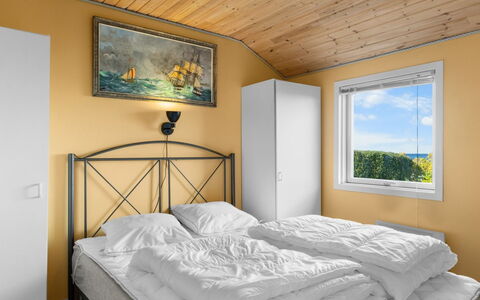 Astrath - 10M from the Sea: Wood, Bed, Bedroom, Interior Design, Furniture, Bedding, Floor, Bed Sheet, Room, Bed Frame