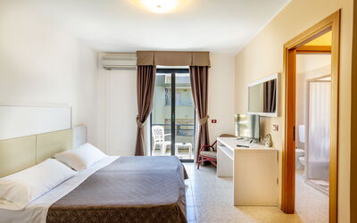 Accommodation:&nbsp;Mono 2