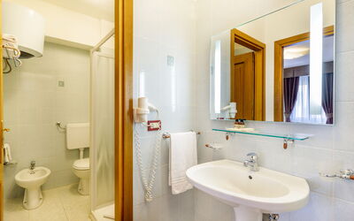 Accommodation:&nbsp;Mono 2