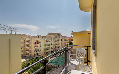 Accommodation:&nbsp;Mono 2
