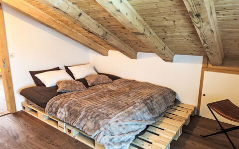 Chez Gredia: Wood, Furniture, Flooring, Interior Design, Floor, Bedroom, Linens, Bed, Room, Bedding
