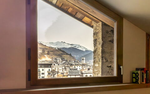 Planta Apartment: Wood, Brown, Mountain Range, Wood Stain, Valley, Hardwood, Daylighting, Mountain Village, Balcony