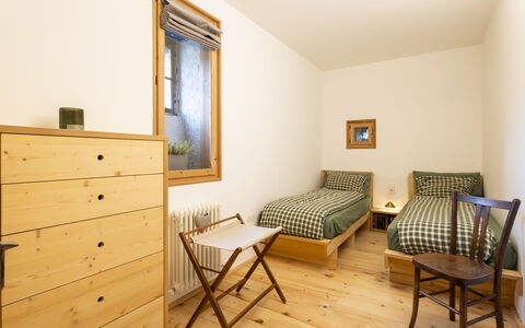 Planta Apartment: Flooring, Floor, Wall, Interior Design, Furniture, Wood, Room, Ceiling, Bedroom, Bed
