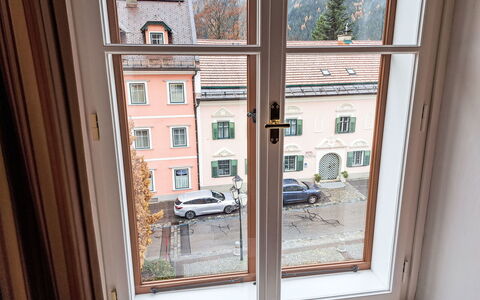 Obervellach 200: Wood, Apartment, Glass, Molding, Sash Window, Daylighting, Wood Stain, Hardwood, Balcony
