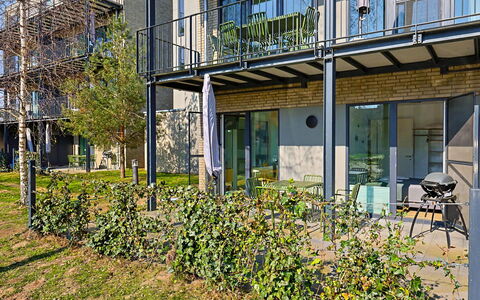 Seemomente (615): Shrub, Urban Design, Land Lot, Apartment, Garden, Balcony, Shade, Landscaping, Yard, Backyard