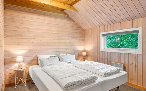 Iorund - 10Km from the Sea: Wood, Hardwood, Bedroom, Ceiling, Wood Stain, Plank, Wood Flooring, Log Cabin, Bedding, Bed