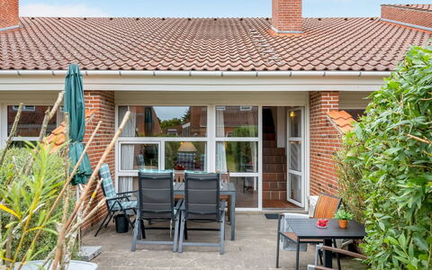 Melle - 500M from the Sea: Roof, House, Home, Cottage, Door, Siding, Deck, Porch, Plank, Hardwood