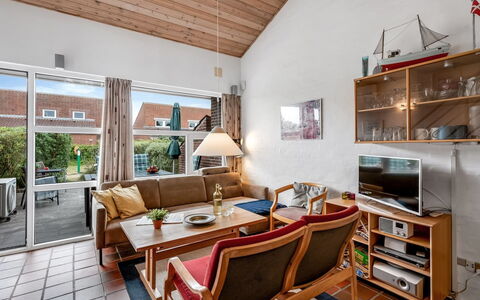Melle - 500M from the Sea: Roof, House, Home, Cottage, Door, Siding, Deck, Porch, Plank, Hardwood