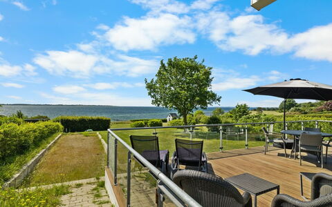 Ubavka - 100M from the Sea: Blue, Cottage, House, Home, Farmhouse, Estate, Siding