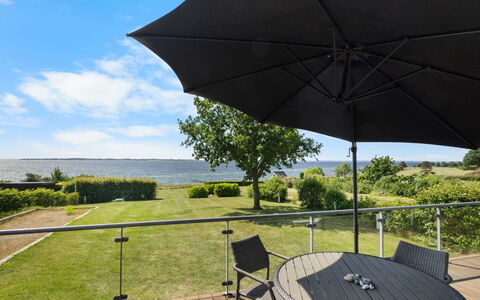 Ubavka - 100M from the Sea: Blue, Cottage, House, Home, Farmhouse, Estate, Siding