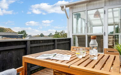 Hanne - 750M from the Sea