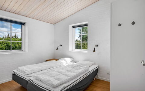 Merit - 3.2Km from the Sea: Wood, Home, Floor, Ceiling, Bedroom, Hardwood, Bed Frame, Bed, Plank, Wood Stain